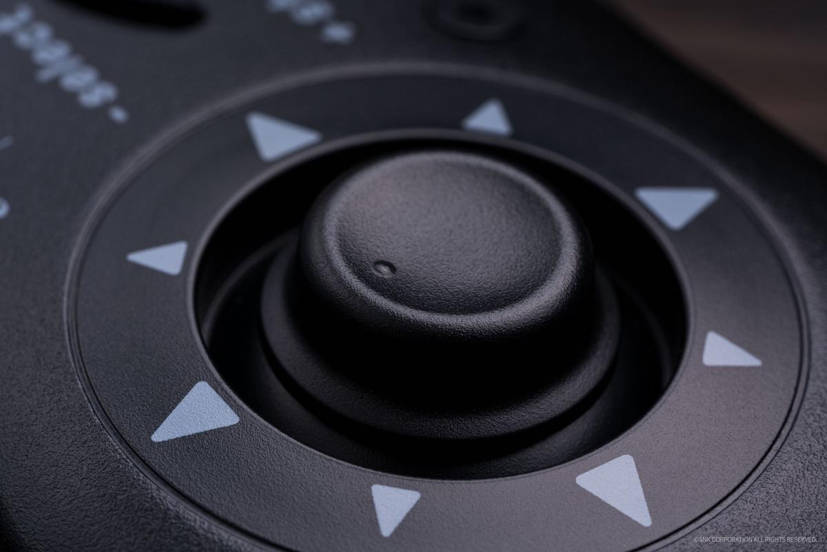 Iori Yagami Edition : 8Bitdo Manette Bluetooth Style SNK Neo Geo - compatible PC Windows, Android & Neo Geo Mini - Manettes - 8Bitdo - Shop Just for Games