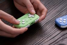 8bitdo Mini-manette bluetooth verte pour Nintendo Switch & Raspberry Pi