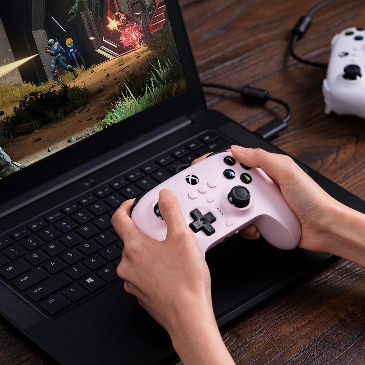 8Bitdo manette filaire Ultimate pour Xbox Series X, Xbox Series S, Xbox One, Windows 10/ 11 - Rose - Manettes - 8Bitdo - Shop Just for Games