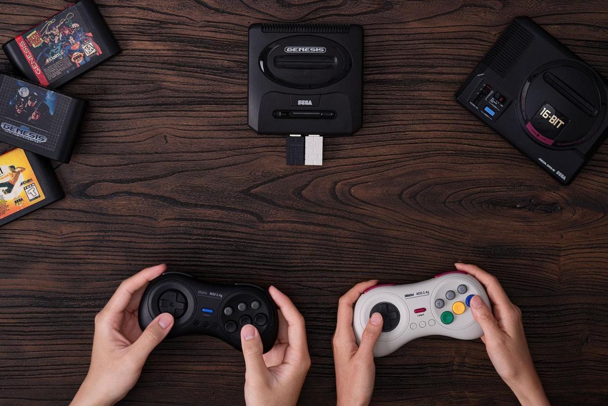 8bitdo Manette sans fils 8 boutons, couleur Blanche/White compatible sur Switch, Sega Genesis mini & Mega Drive mini - Manettes - 8Bitdo - Shop Just for Games